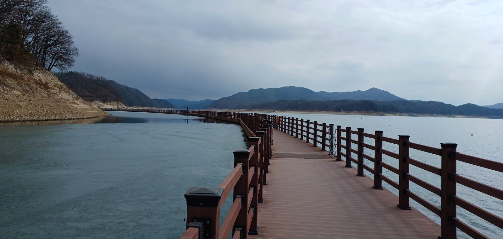 先城水上步道