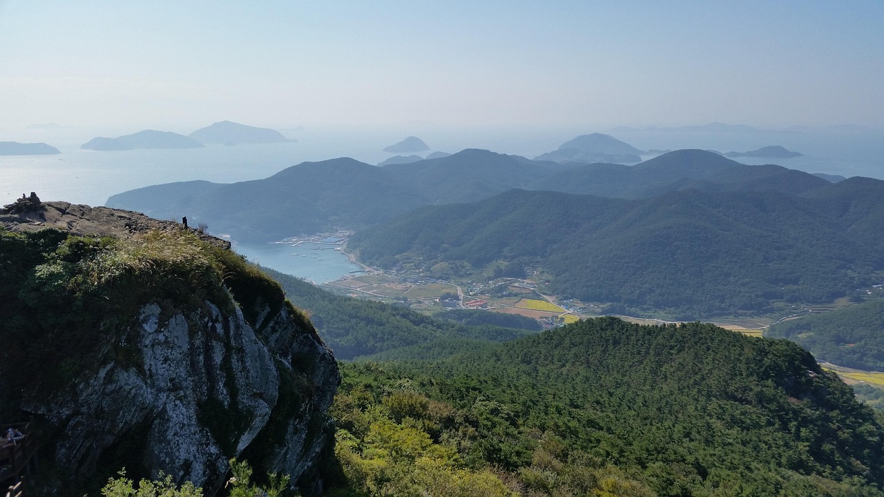 統營山海與遠方群島的實景